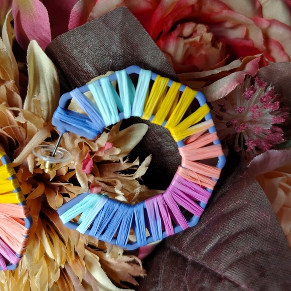 NWT Pastel Octogonal Raffia Open Hoop Earrings - Picture 8 of 14